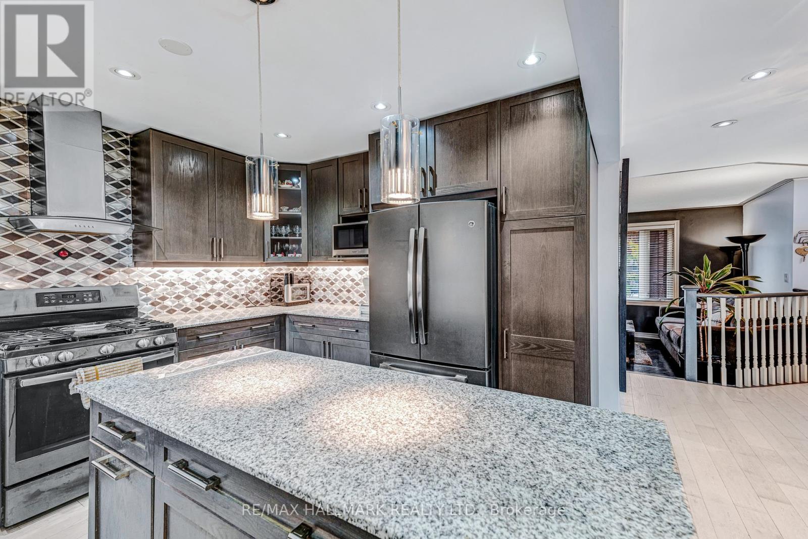 242 COLLINGS AVE