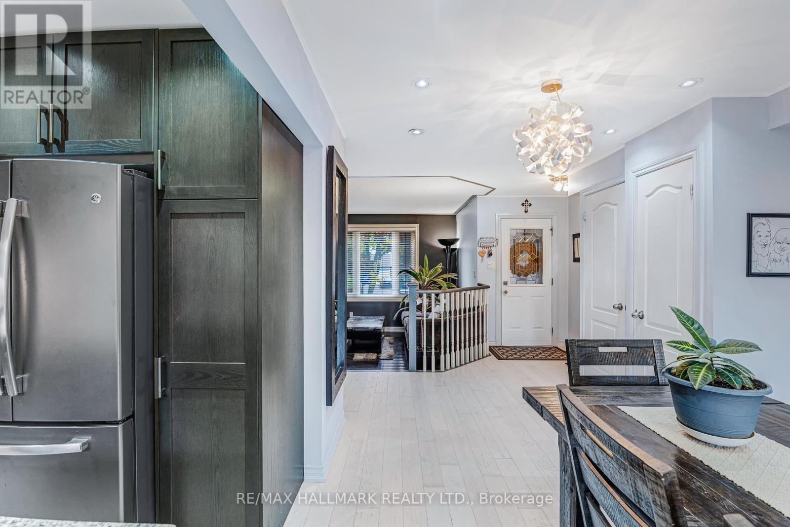 242 COLLINGS AVE