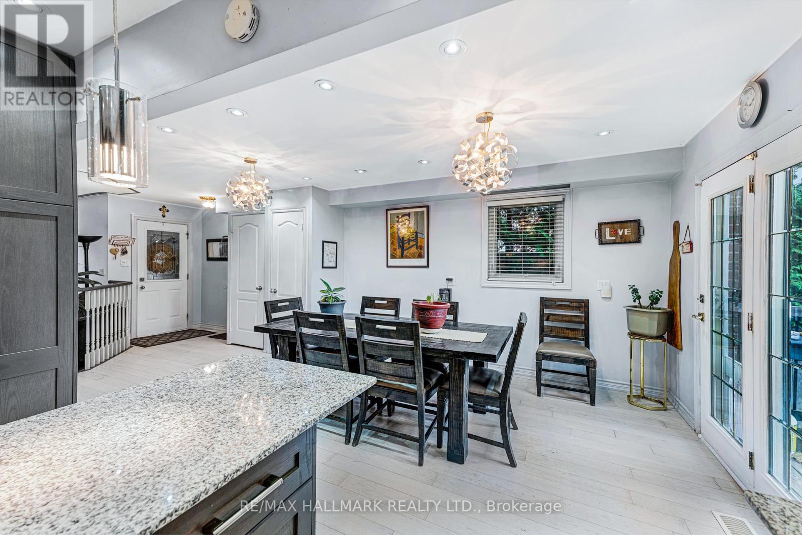 242 COLLINGS AVE