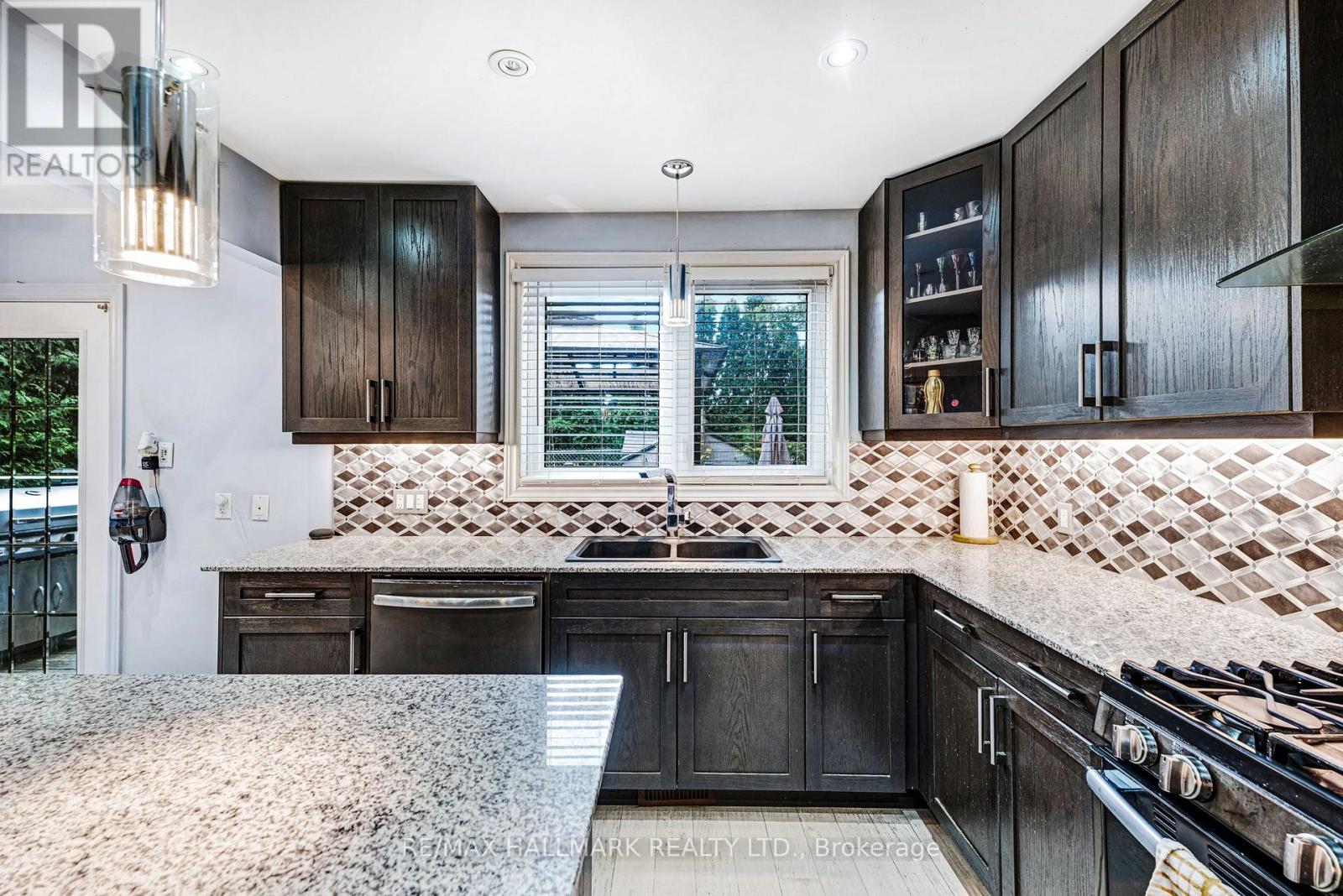 242 COLLINGS AVE