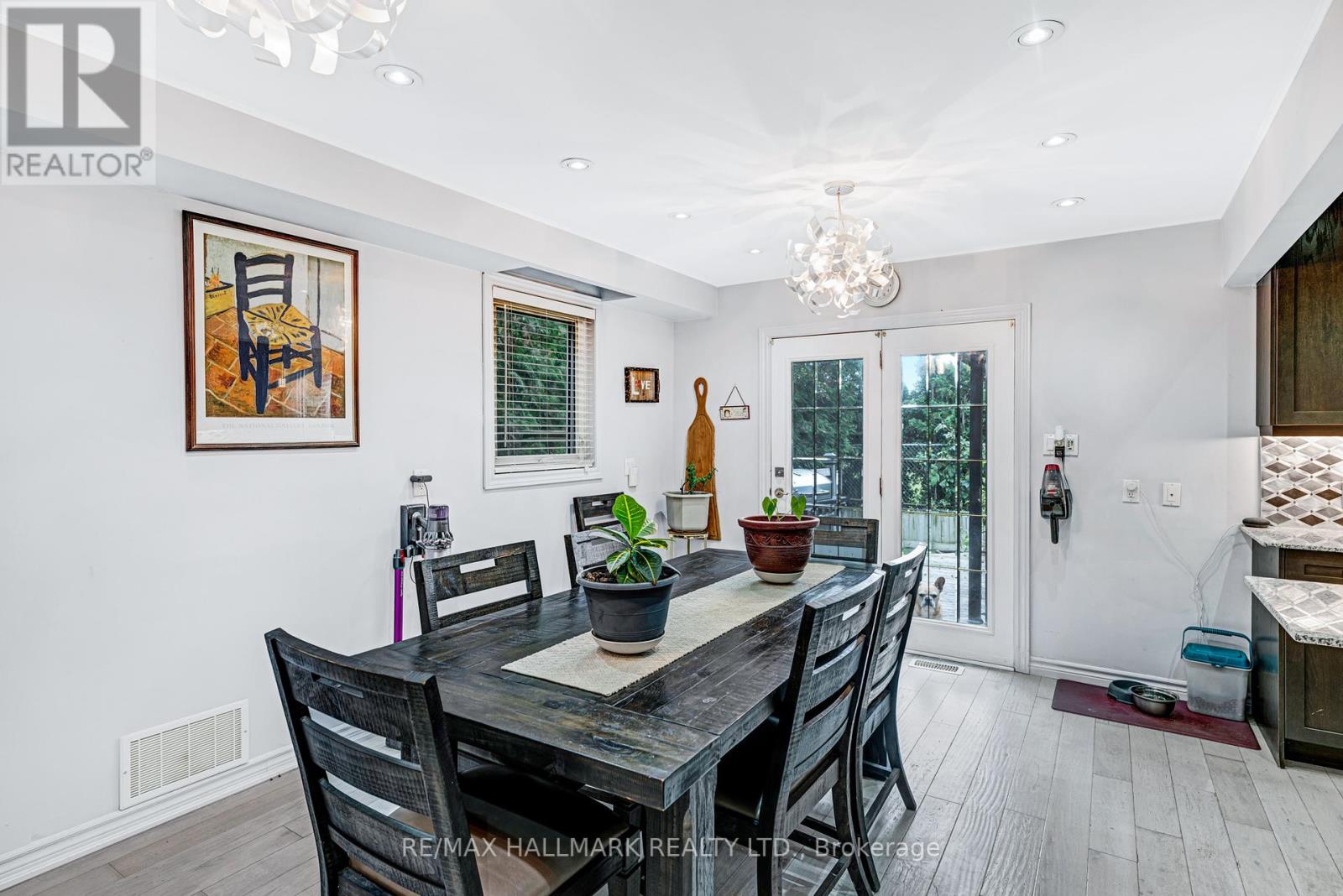 242 COLLINGS AVE