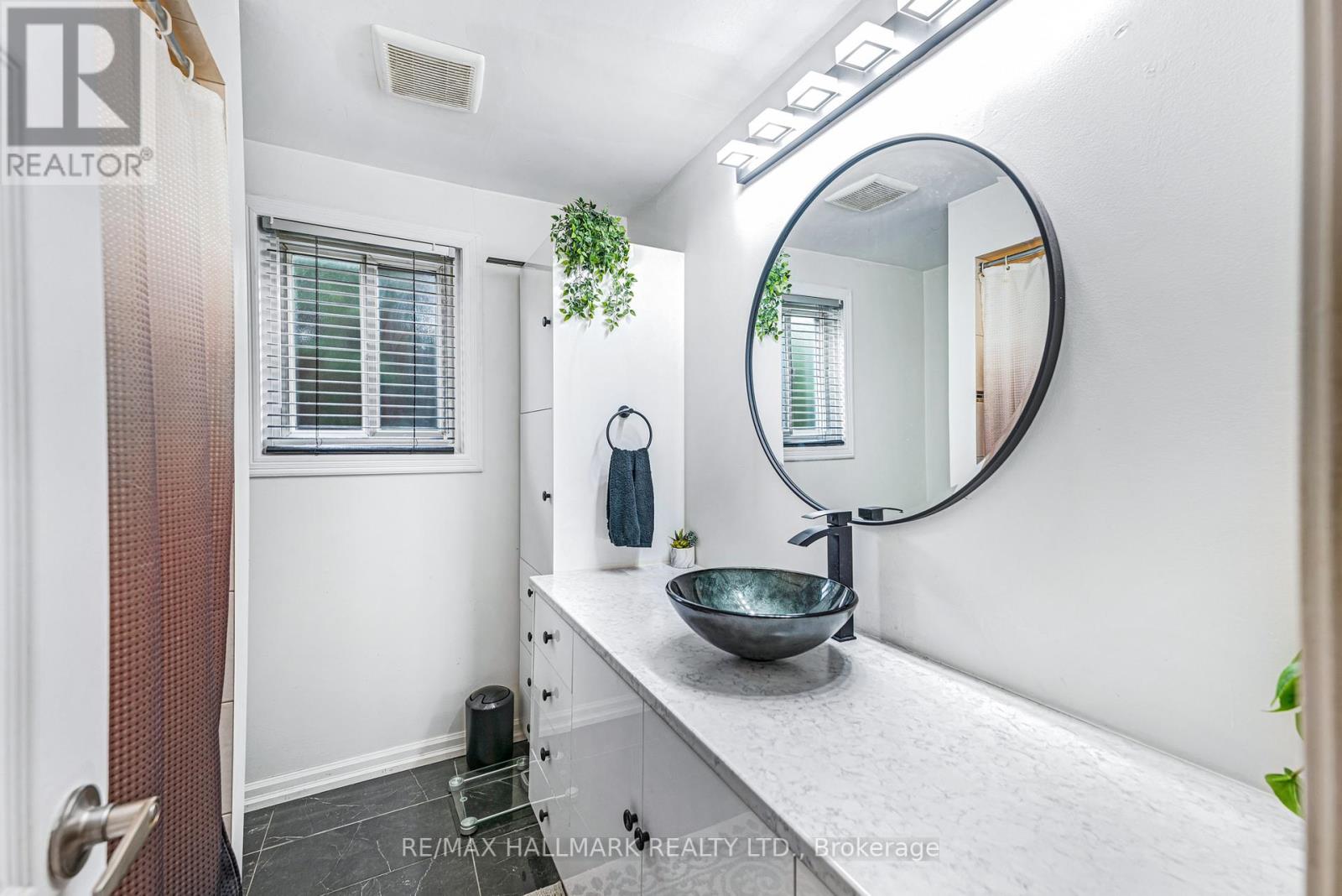 242 COLLINGS AVE