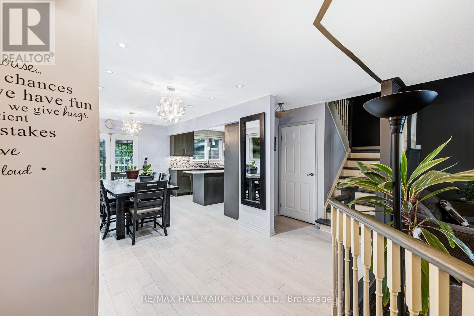242 COLLINGS AVE