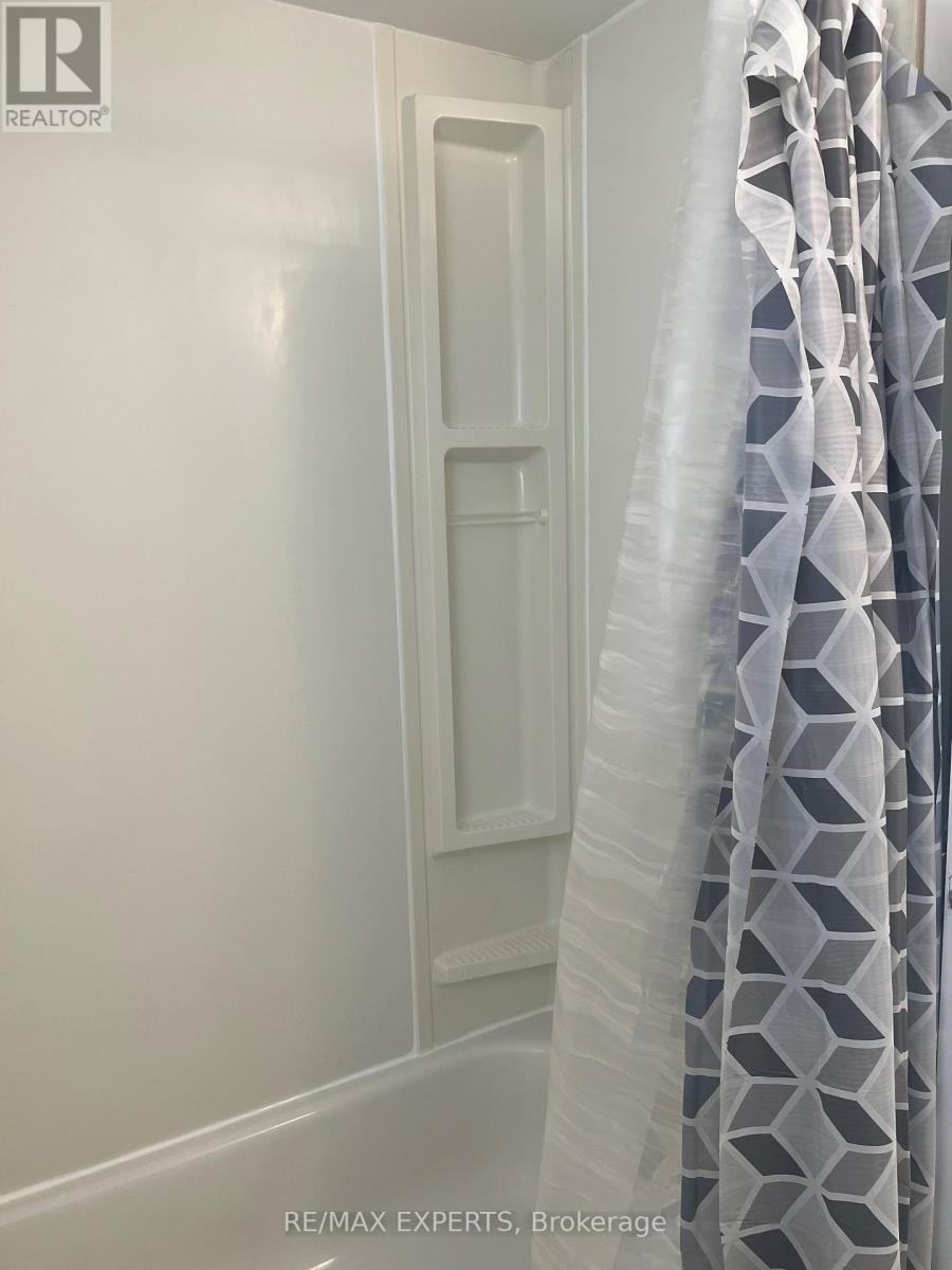 10 AISHFORD DR