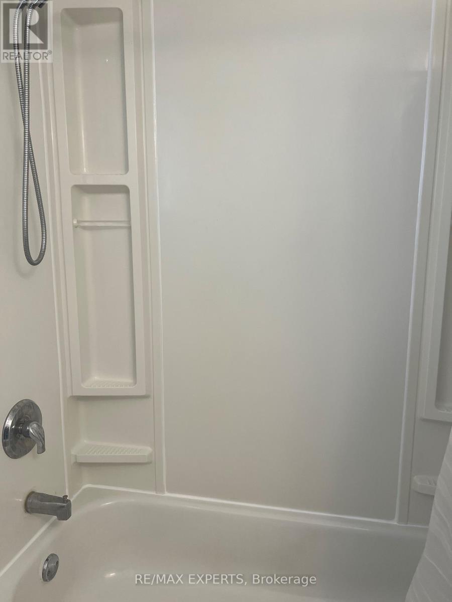 10 AISHFORD DR