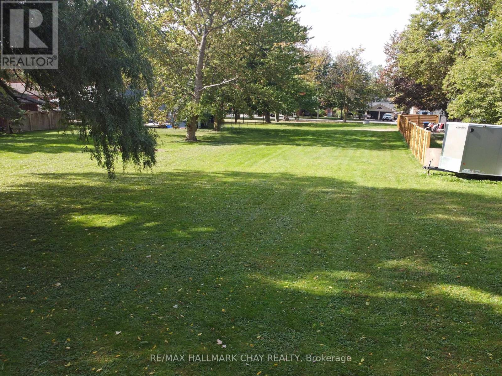 LOT 104 CENTRE ST N