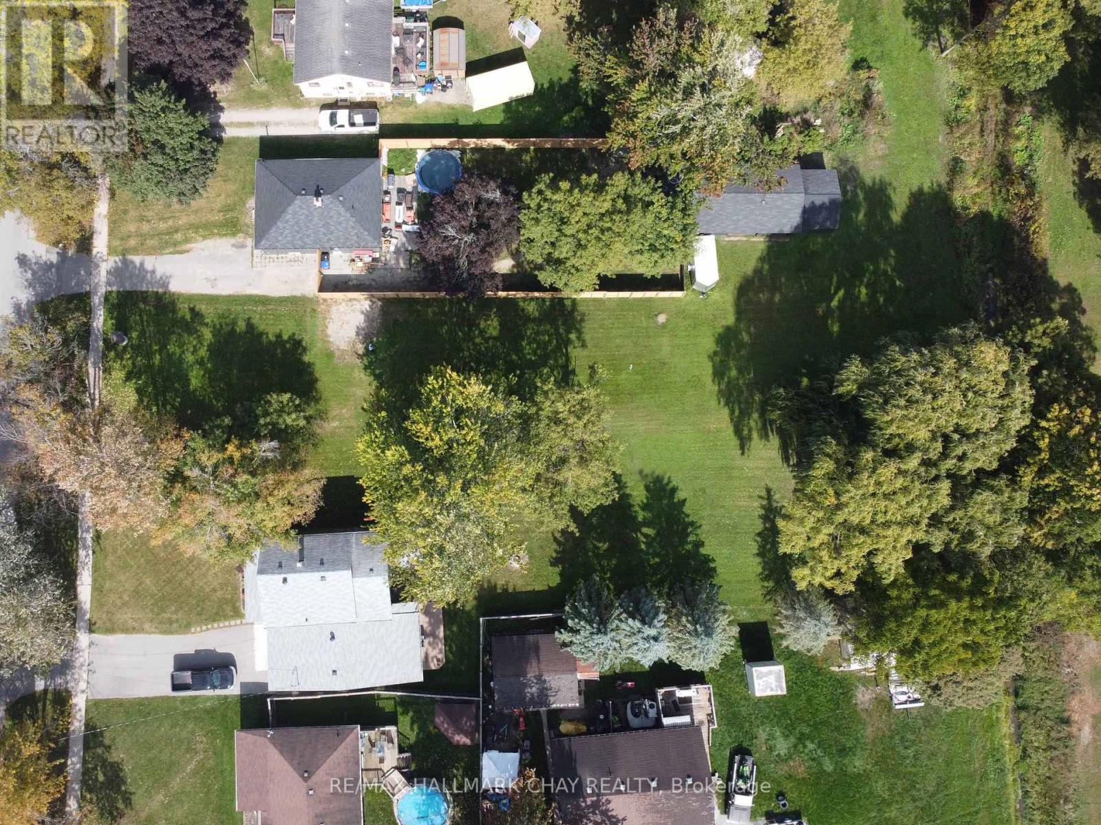 LOT 104 CENTRE ST N