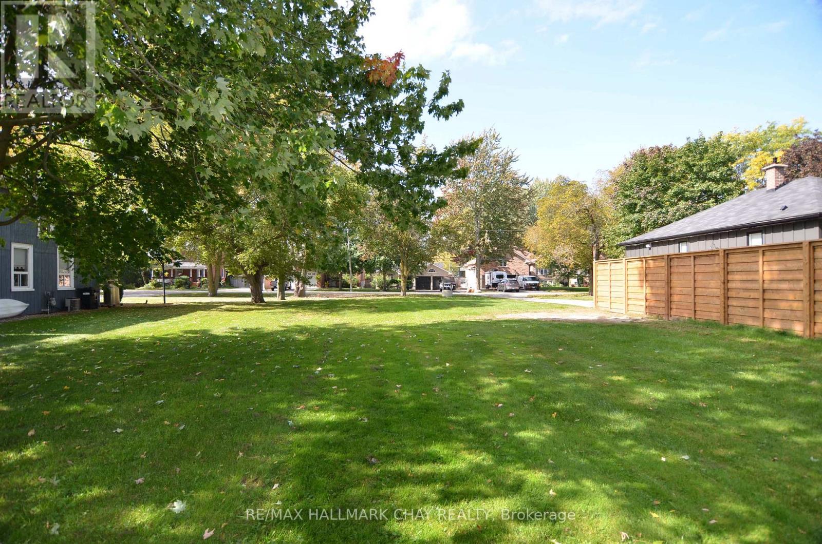 LOT 104 CENTRE ST N