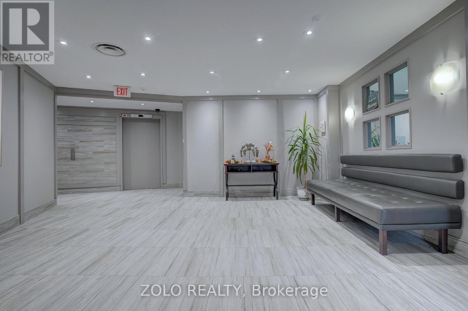 #812 -260 DAVIS DR, #812