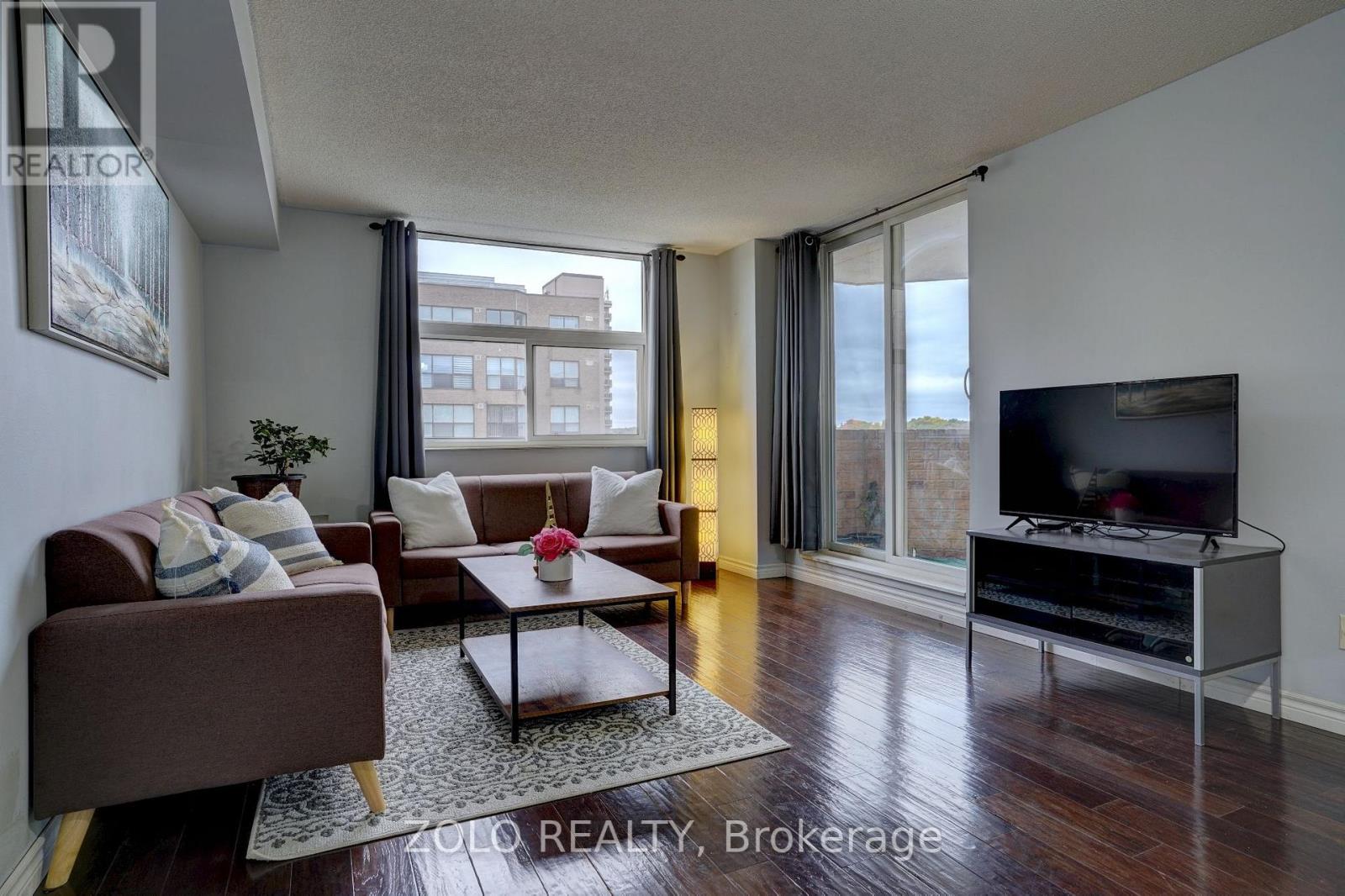 #812 -260 DAVIS DR, #812