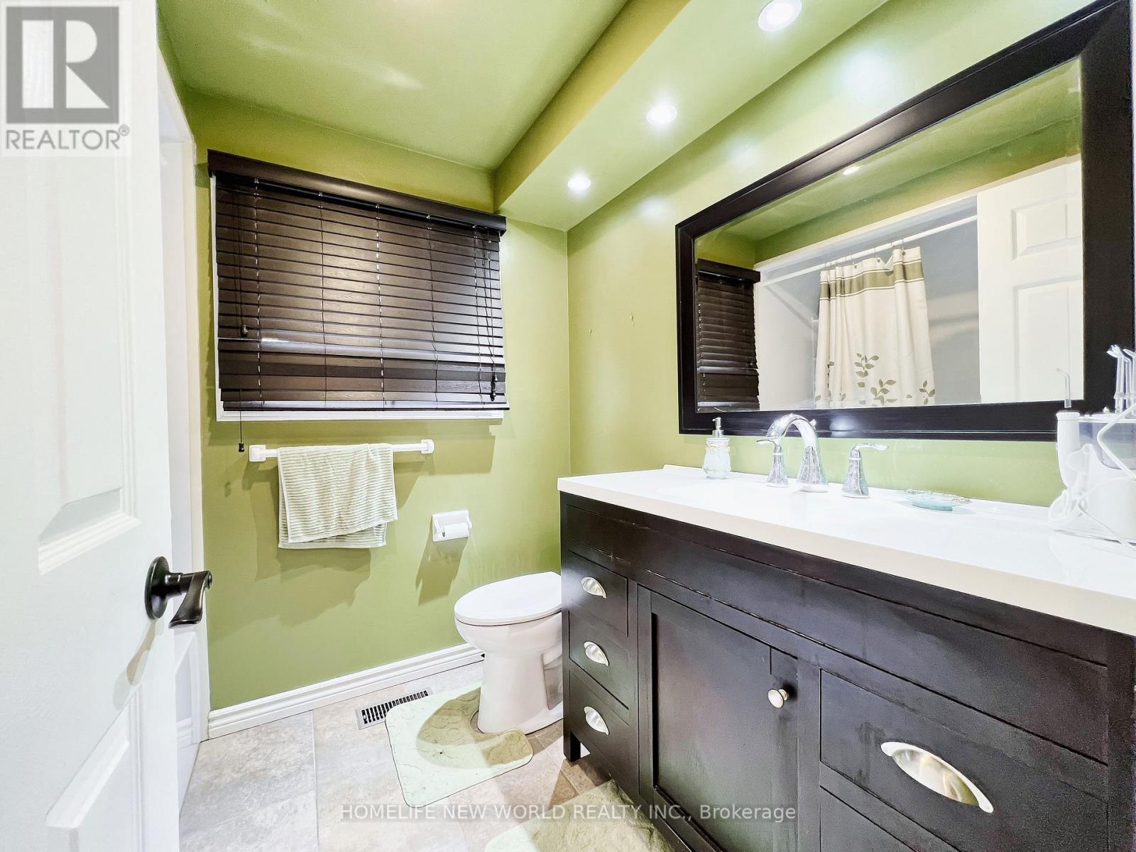 293 HAREWOOD BLVD