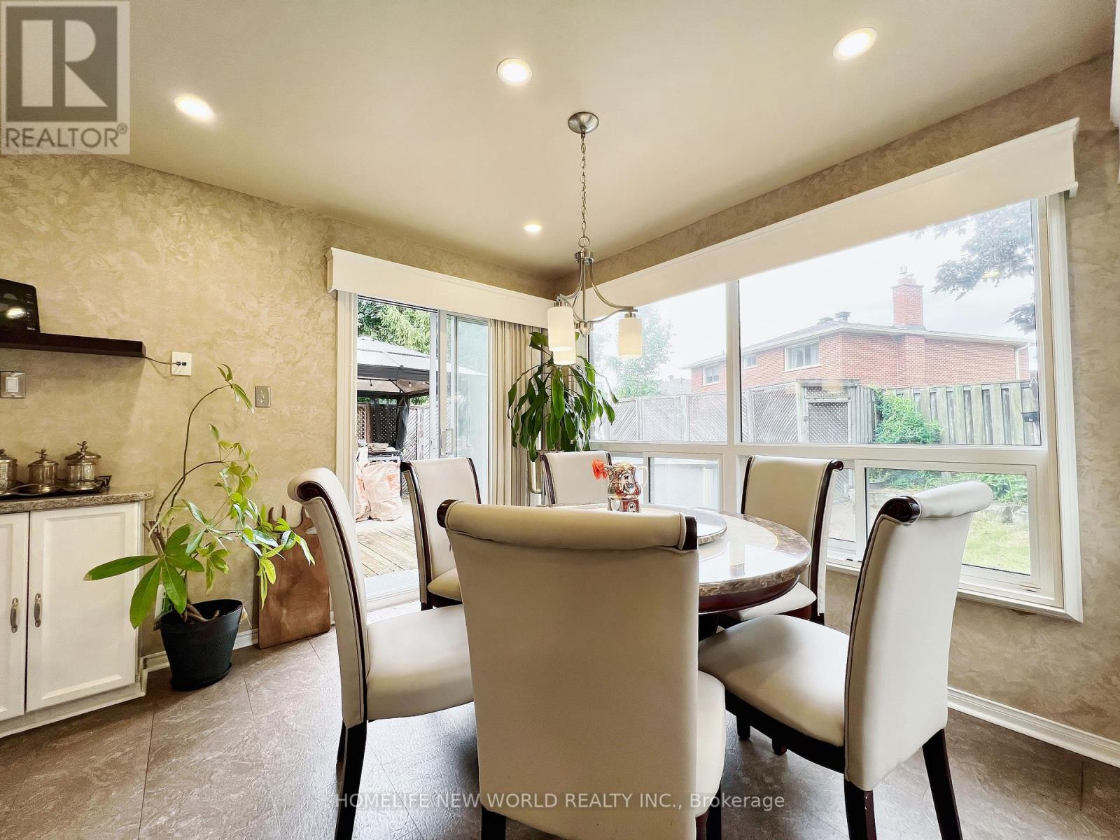 293 HAREWOOD BLVD