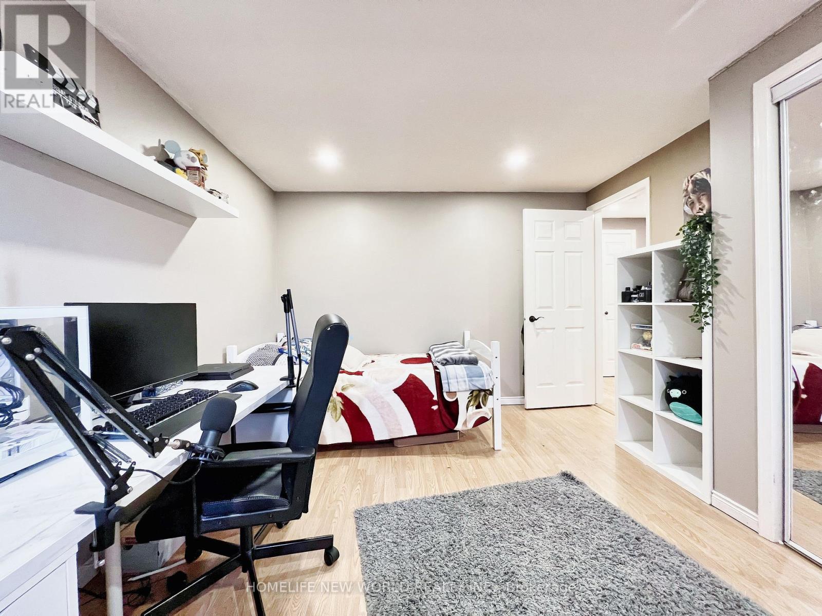 293 HAREWOOD BLVD