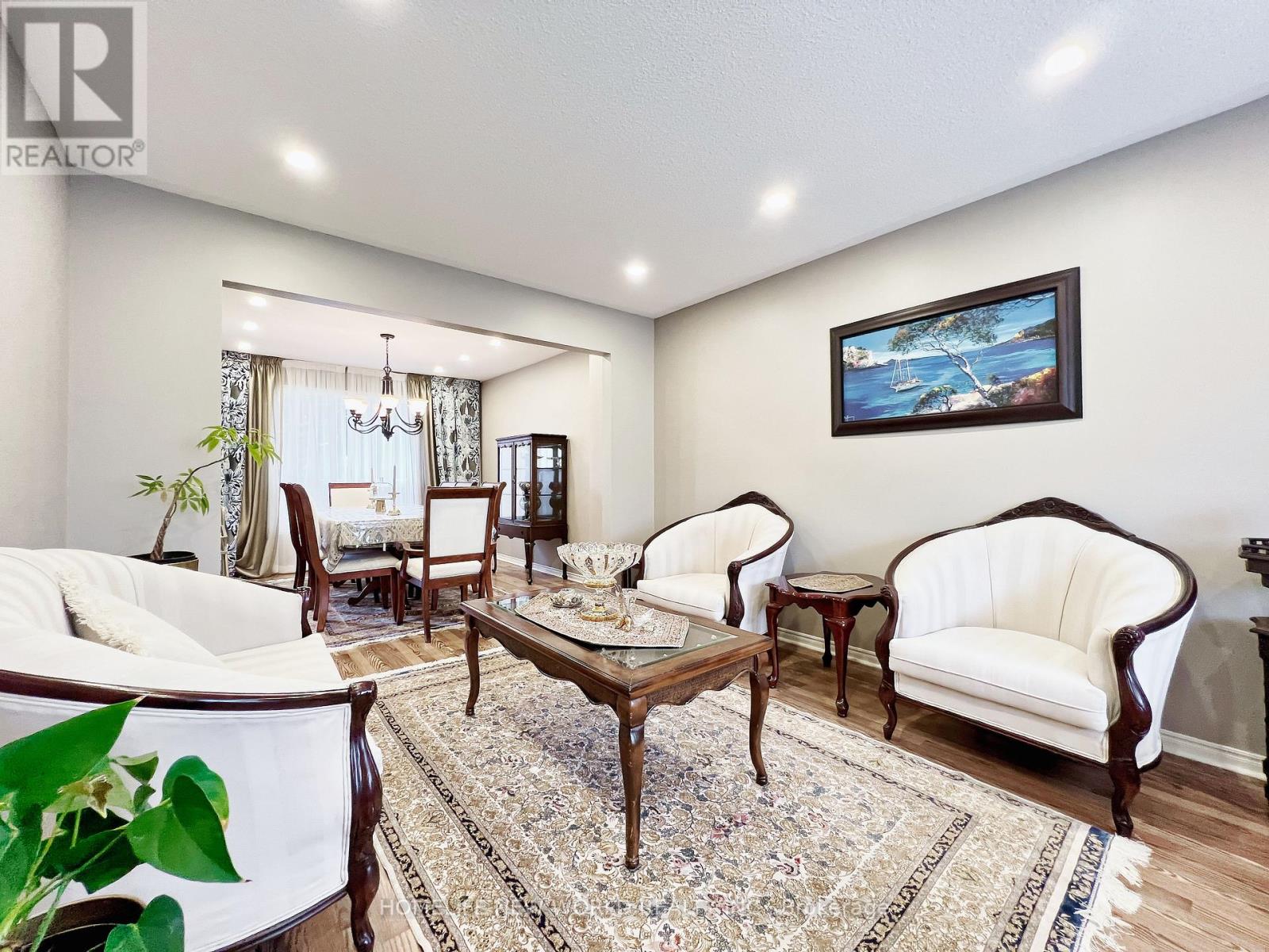293 HAREWOOD BLVD