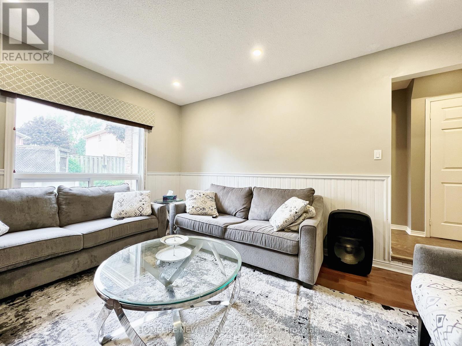 293 HAREWOOD BLVD