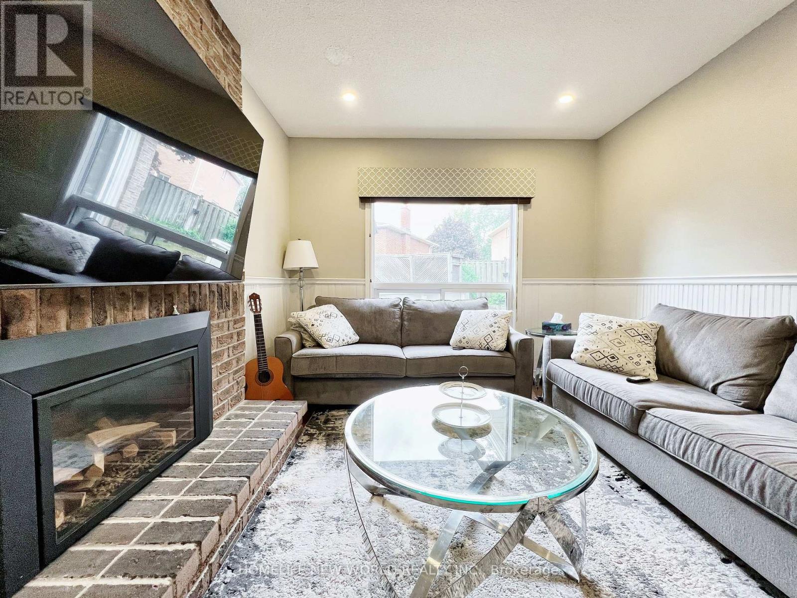 293 HAREWOOD BLVD