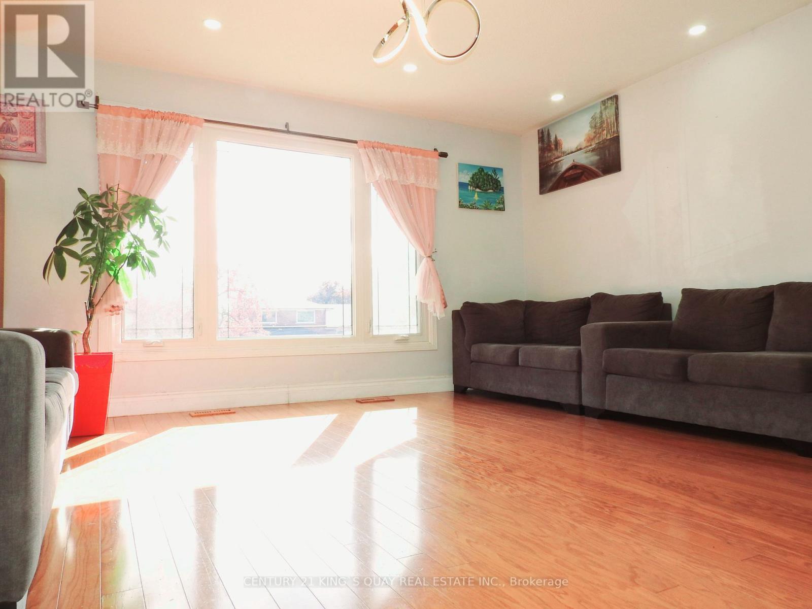 95 BRITANNIA AVE