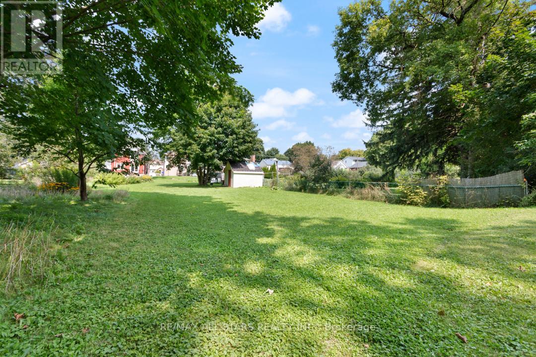 392 ANDREW ST