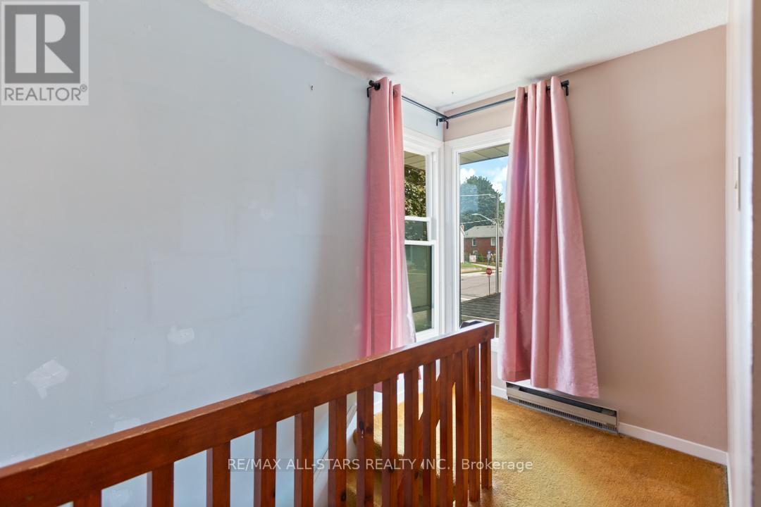 392 ANDREW ST
