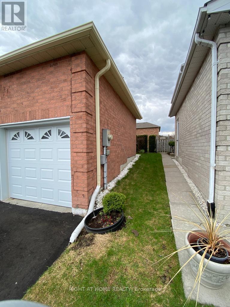 #BASEMNT -1058 LESLIE VALLEY DR E, #Basemnt