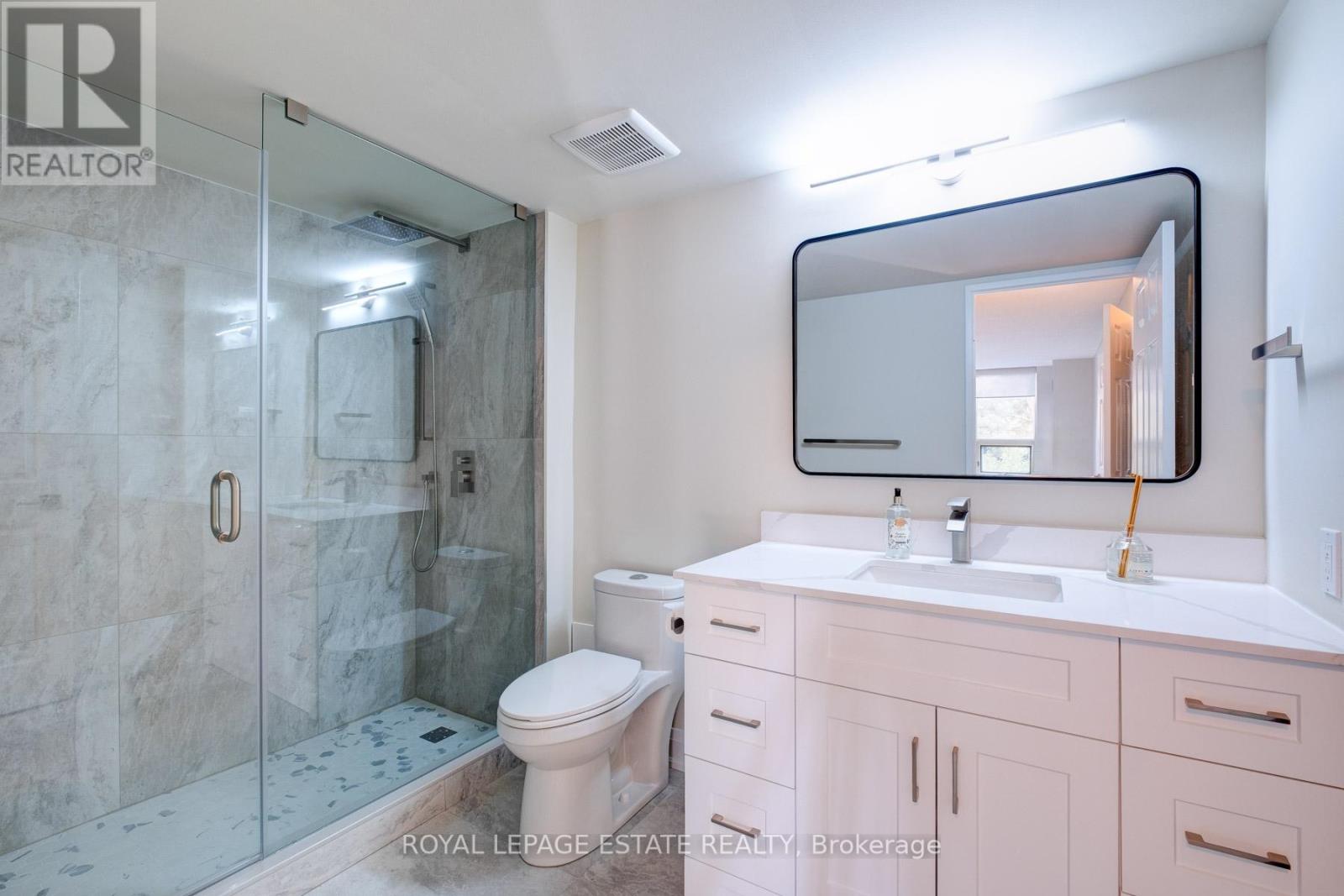 #104 -14924 YONGE ST, #104