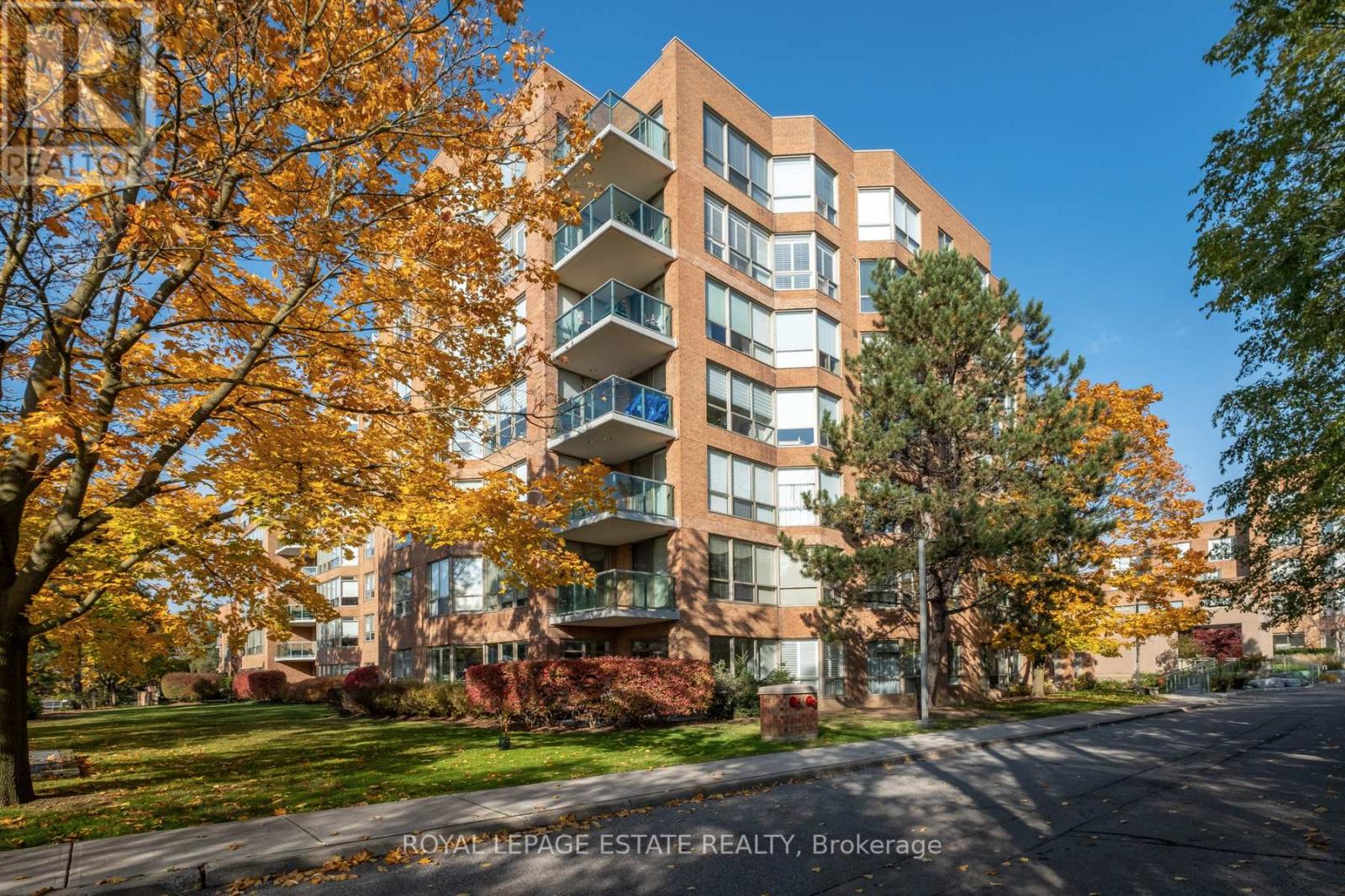 #104 -14924 YONGE ST, #104