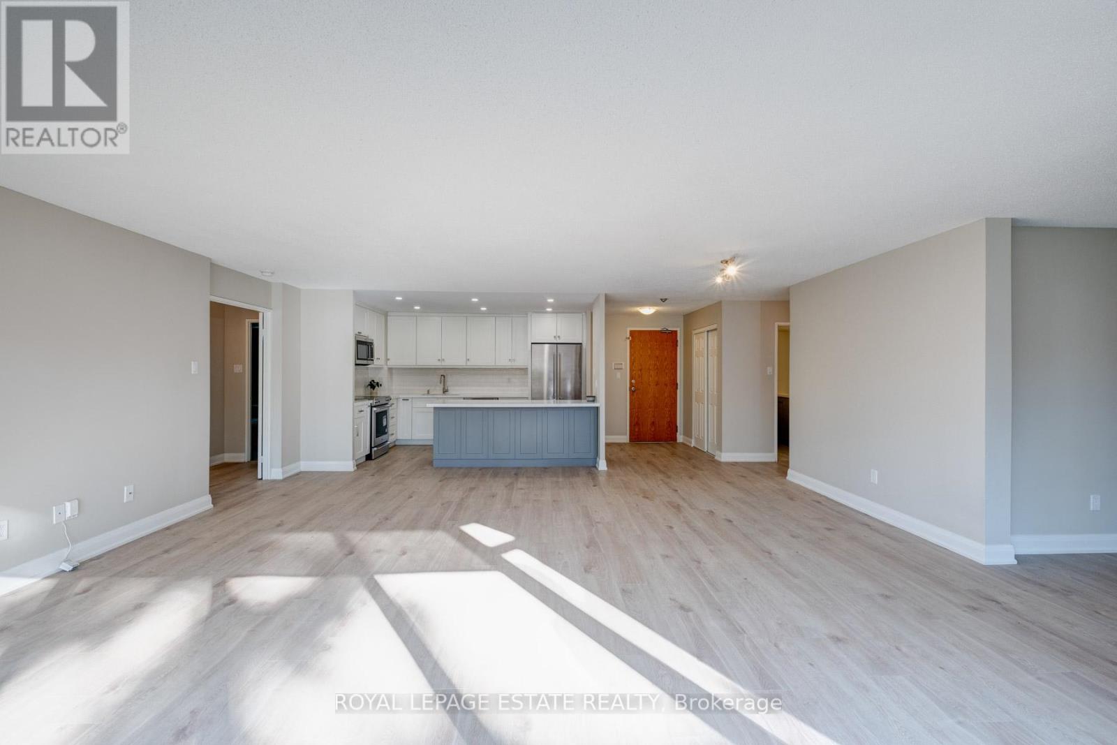 #104 -14924 YONGE ST, #104