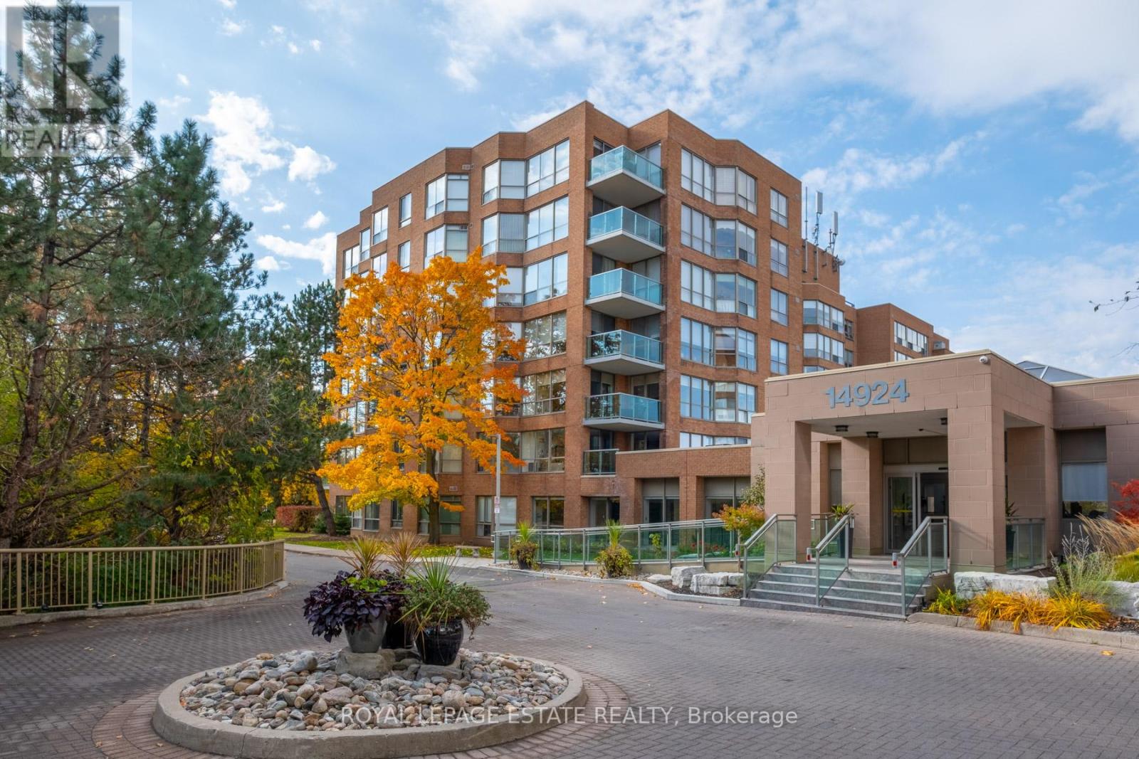 #104 -14924 YONGE ST, #104