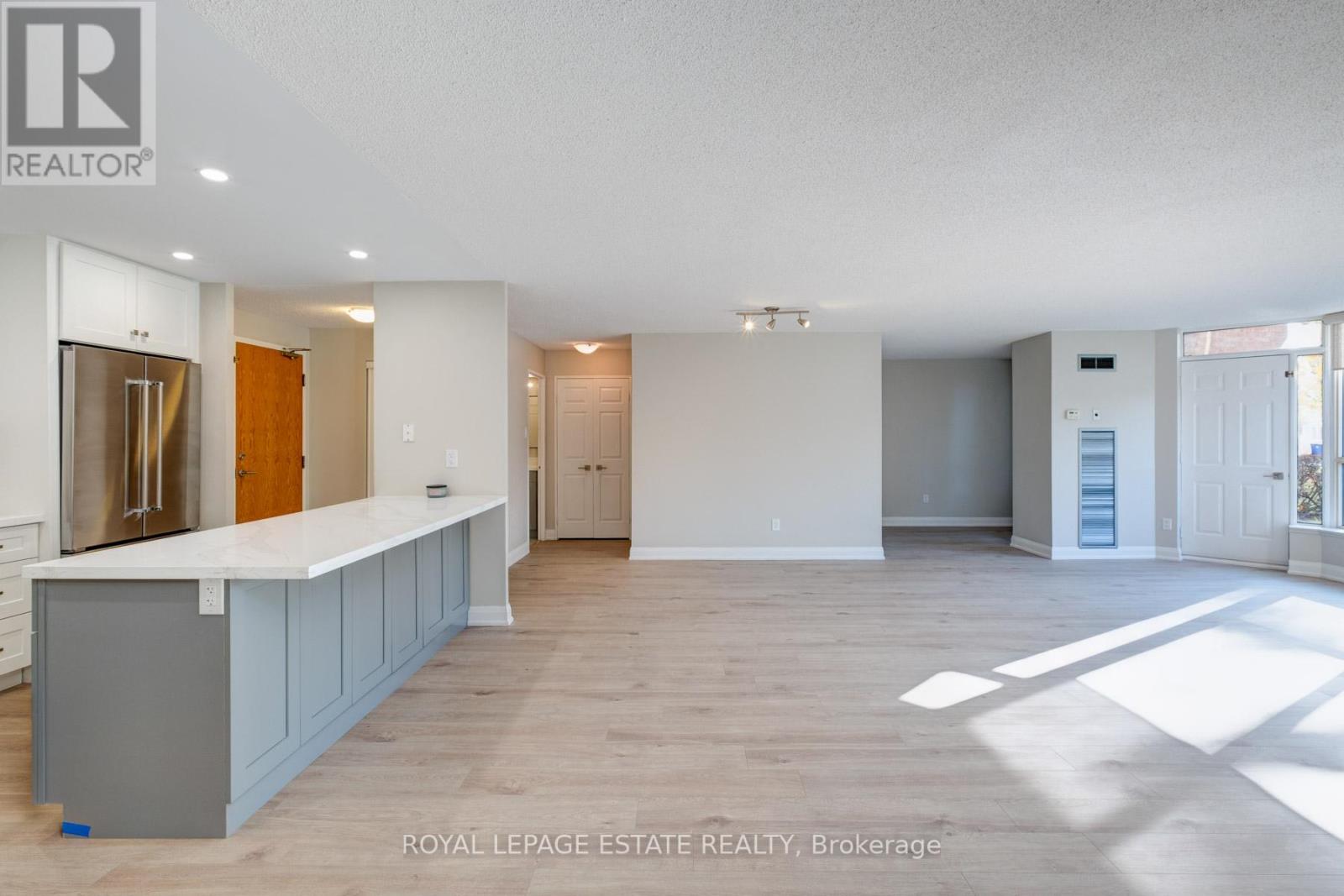 #104 -14924 YONGE ST, #104