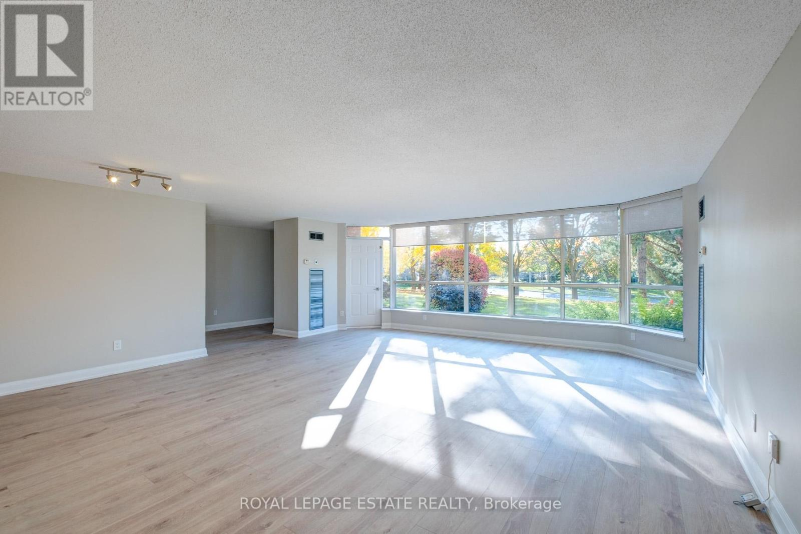 #104 -14924 YONGE ST, #104