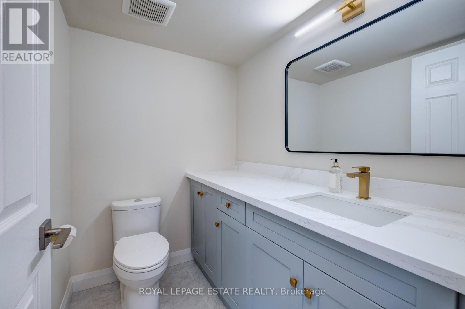 #104 -14924 YONGE ST, #104