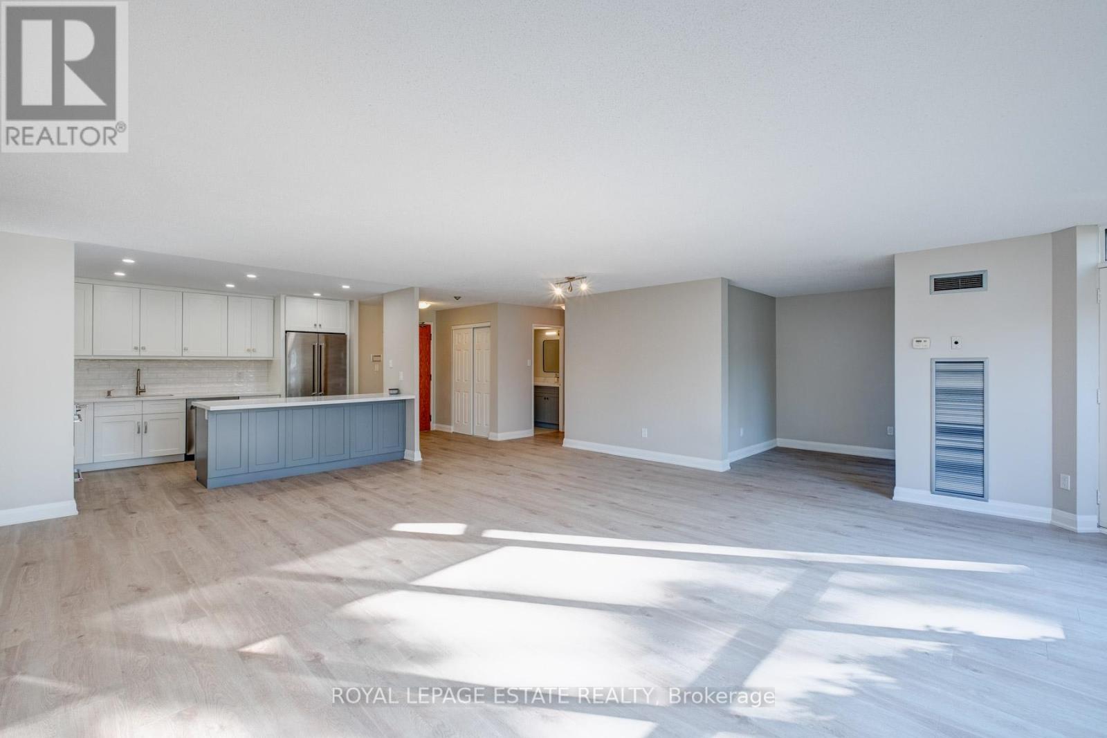 #104 -14924 YONGE ST, #104