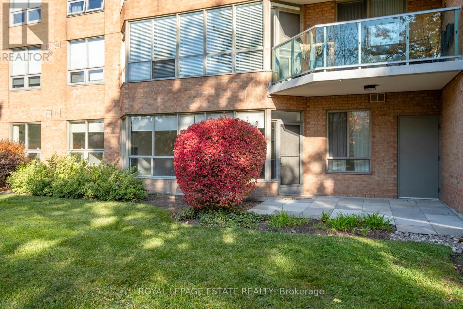 #104 -14924 YONGE ST, #104