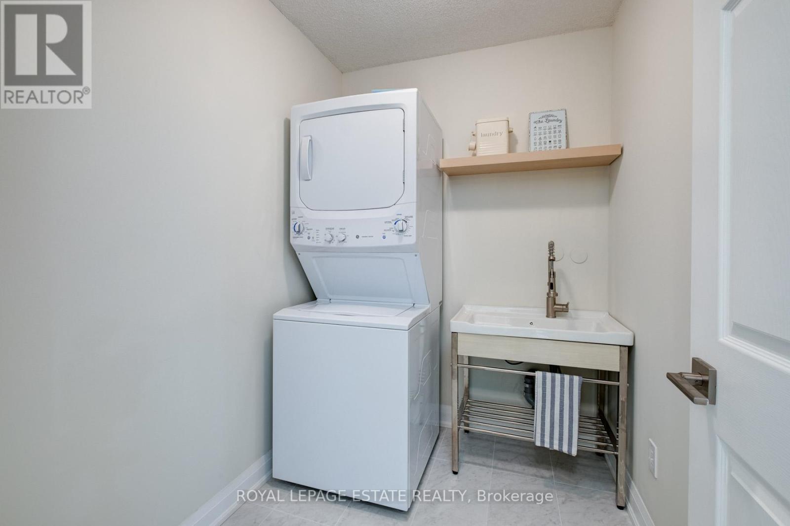 #104 -14924 YONGE ST, #104