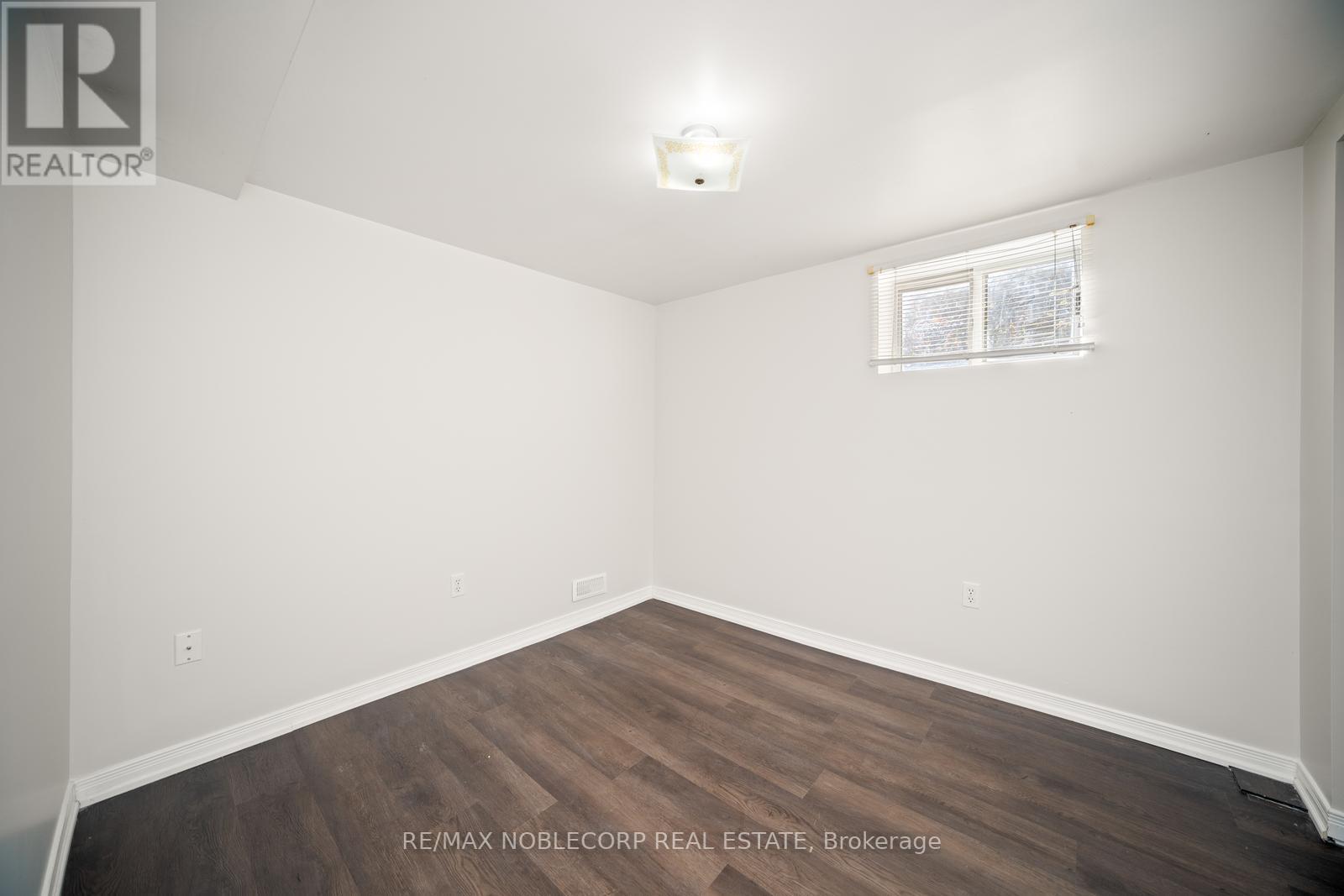 54 MONKSWOOD CRES