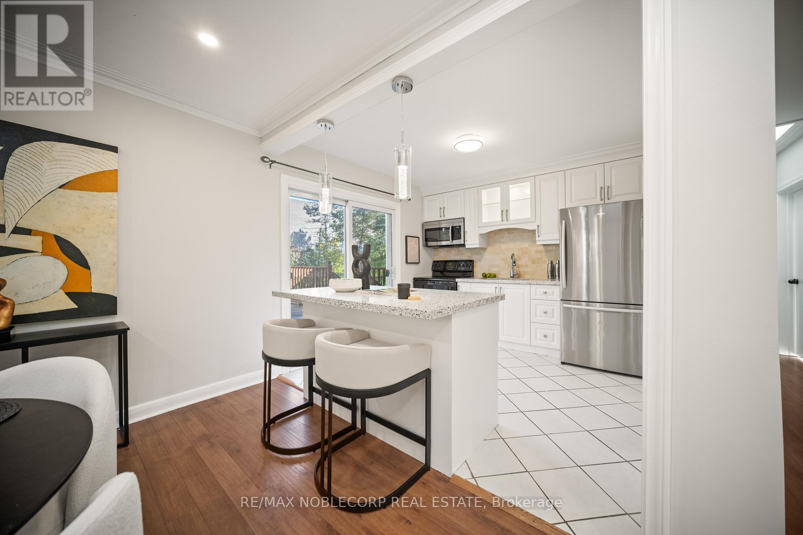 54 MONKSWOOD CRES