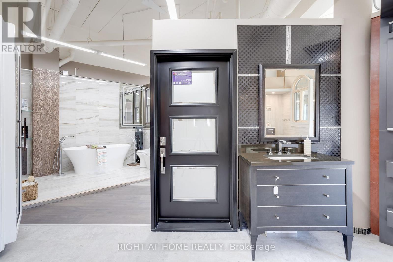 #2 -160 WELLINGTON ST, #2