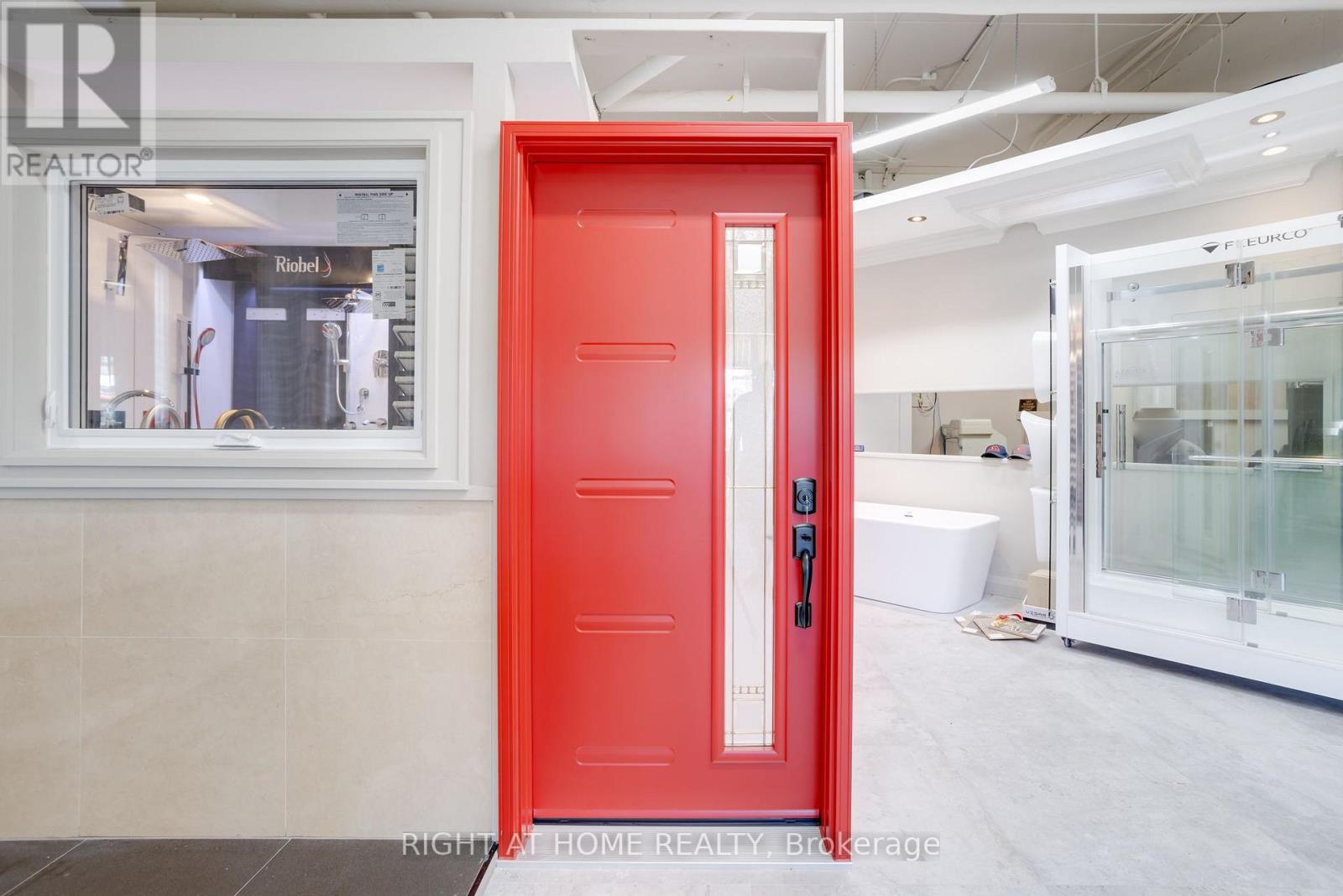 #2 -160 WELLINGTON ST, #2