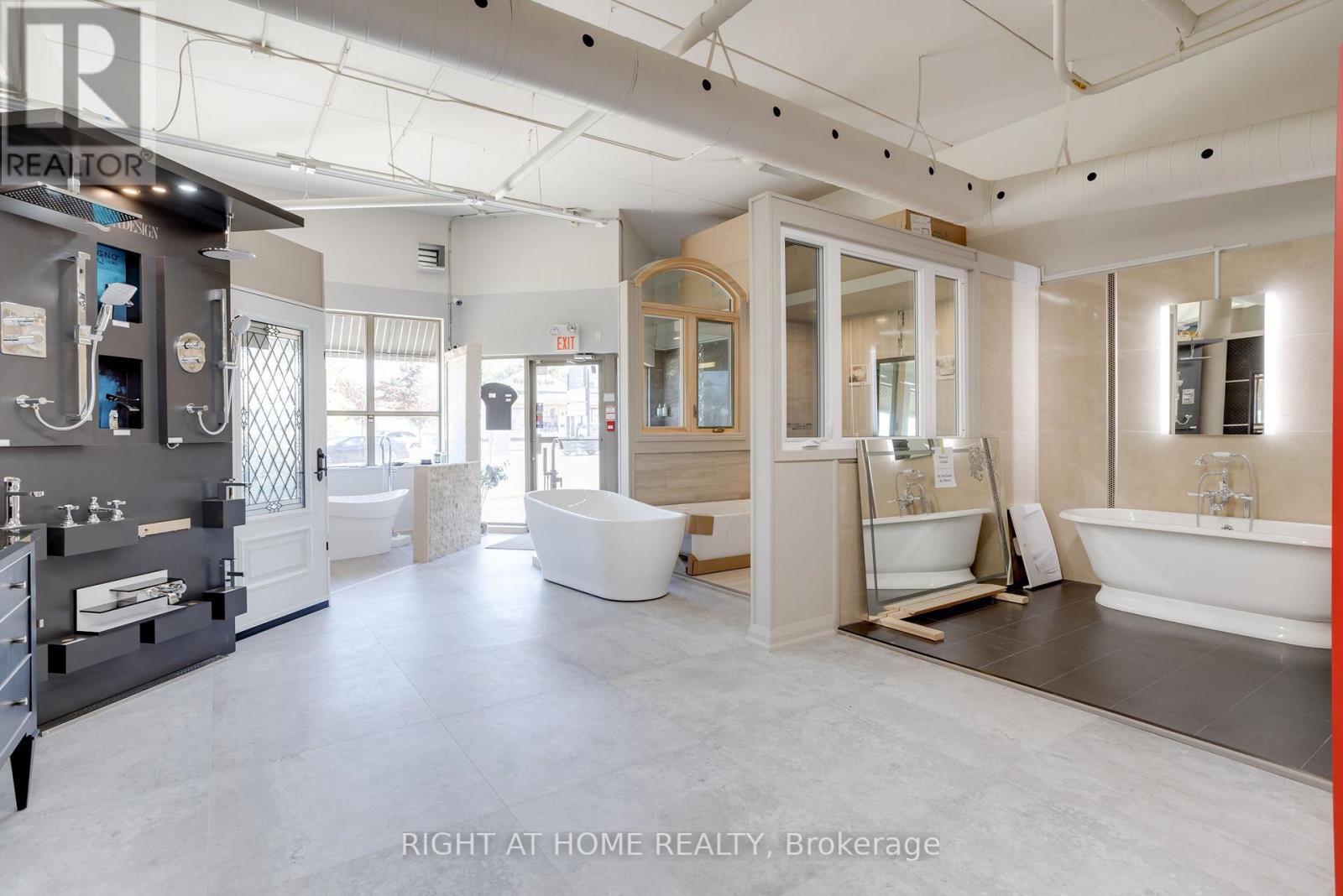 #2 -160 WELLINGTON ST, #2