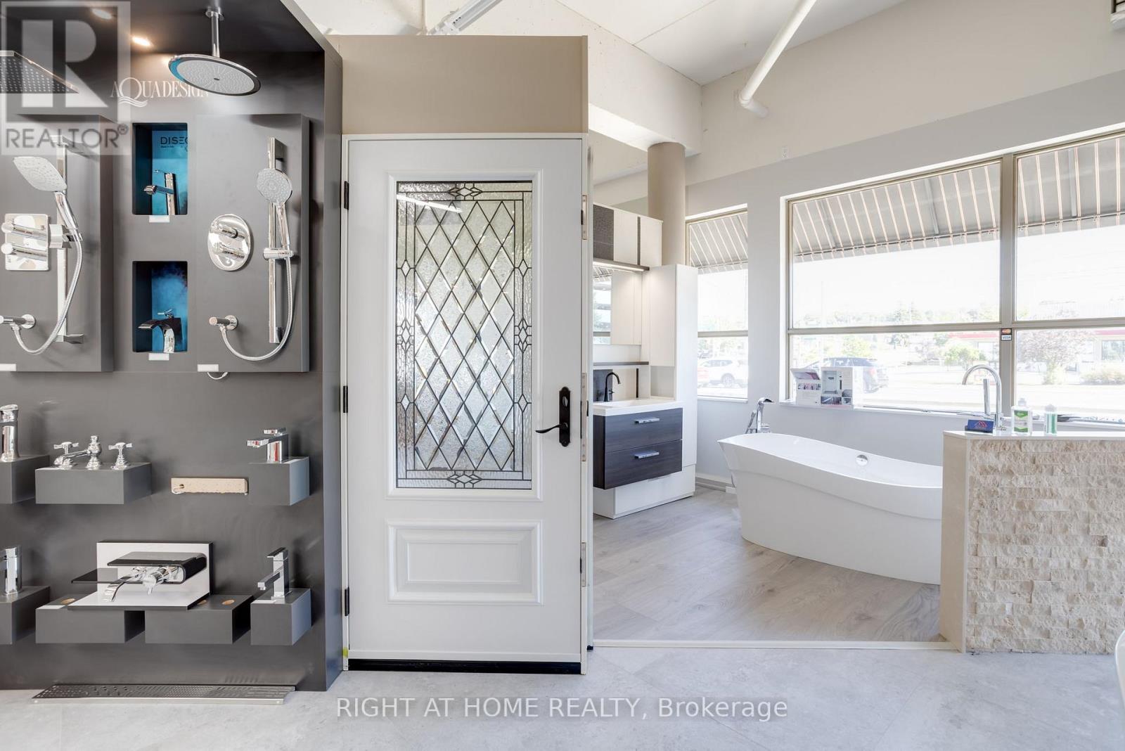 #2 -160 WELLINGTON ST, #2