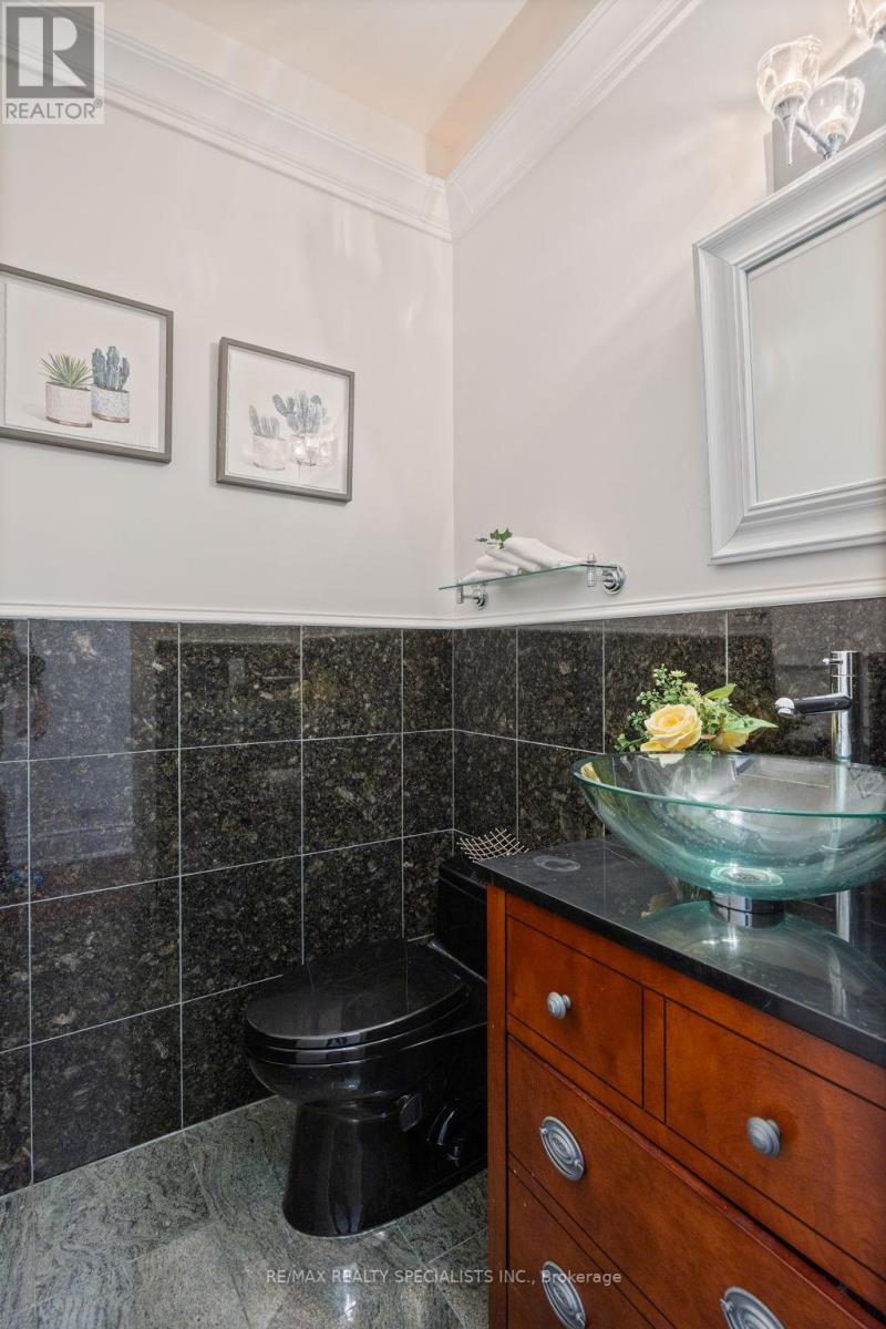 1081 FAR NORTH CIRC