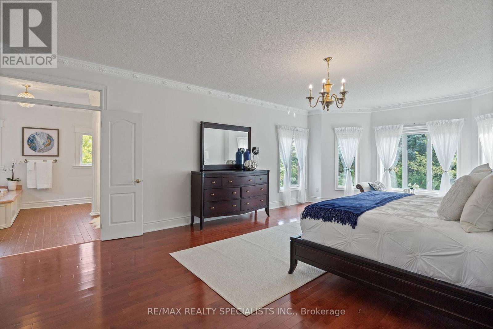 1081 FAR NORTH CIRC