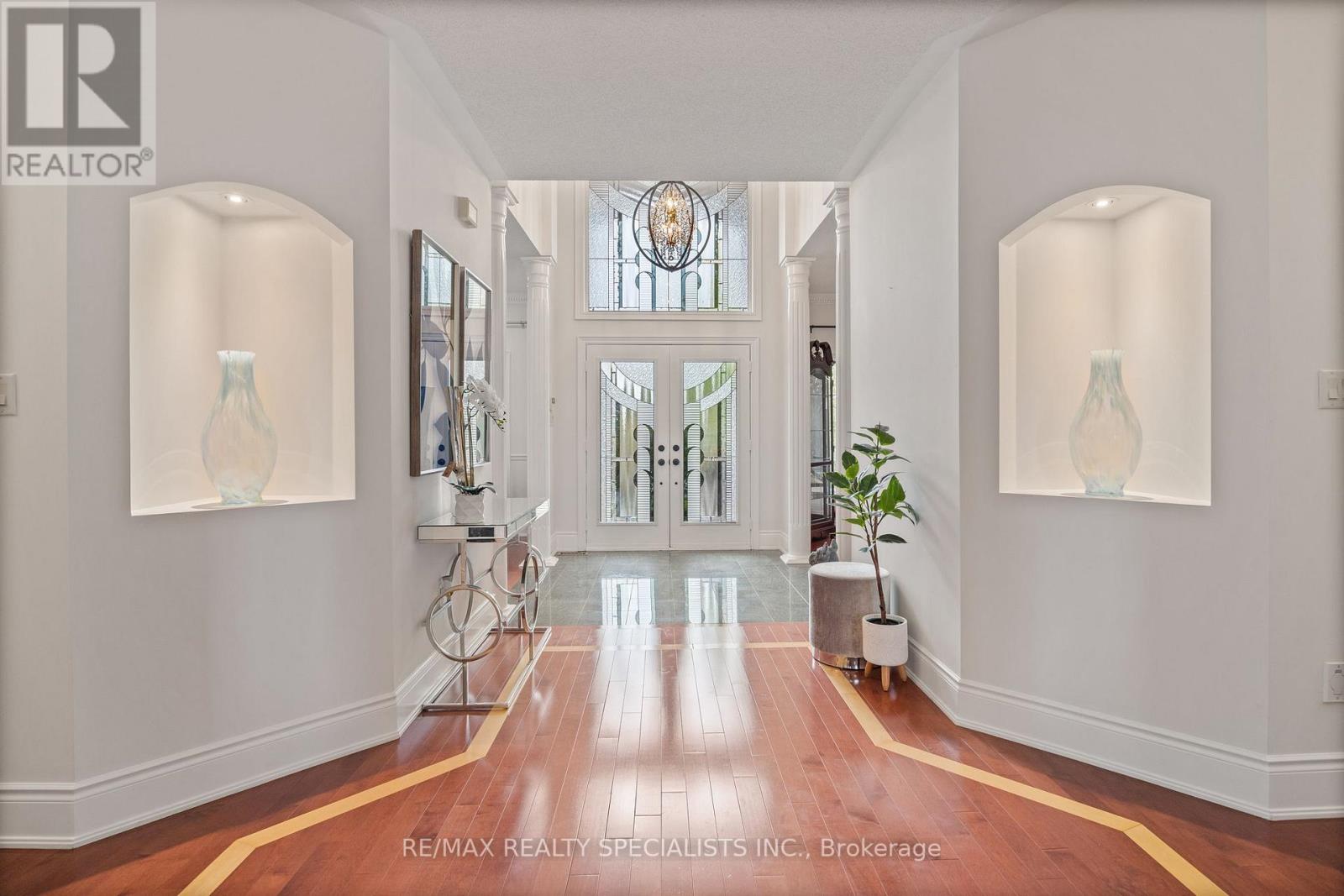 1081 FAR NORTH CIRC