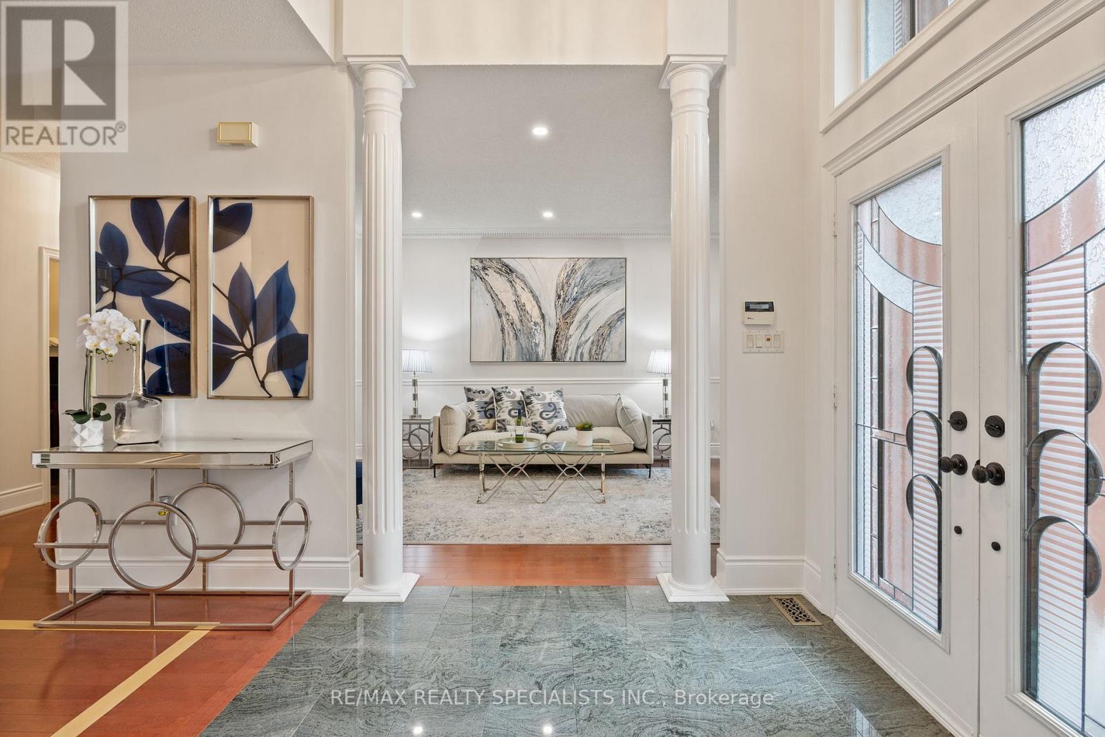 1081 FAR NORTH CIRC