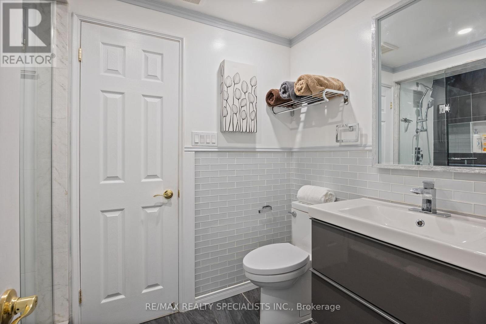 1081 FAR NORTH CIRC