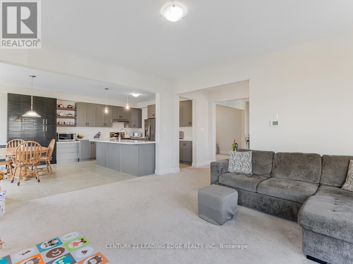 109 STRACHAN TR