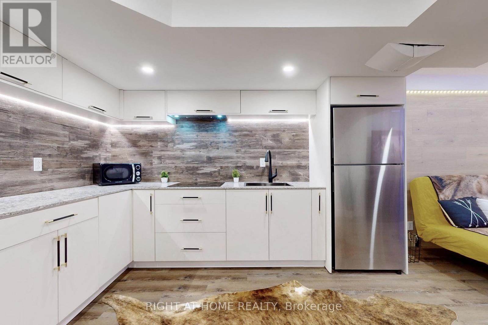 83 BANBROOKE CRES