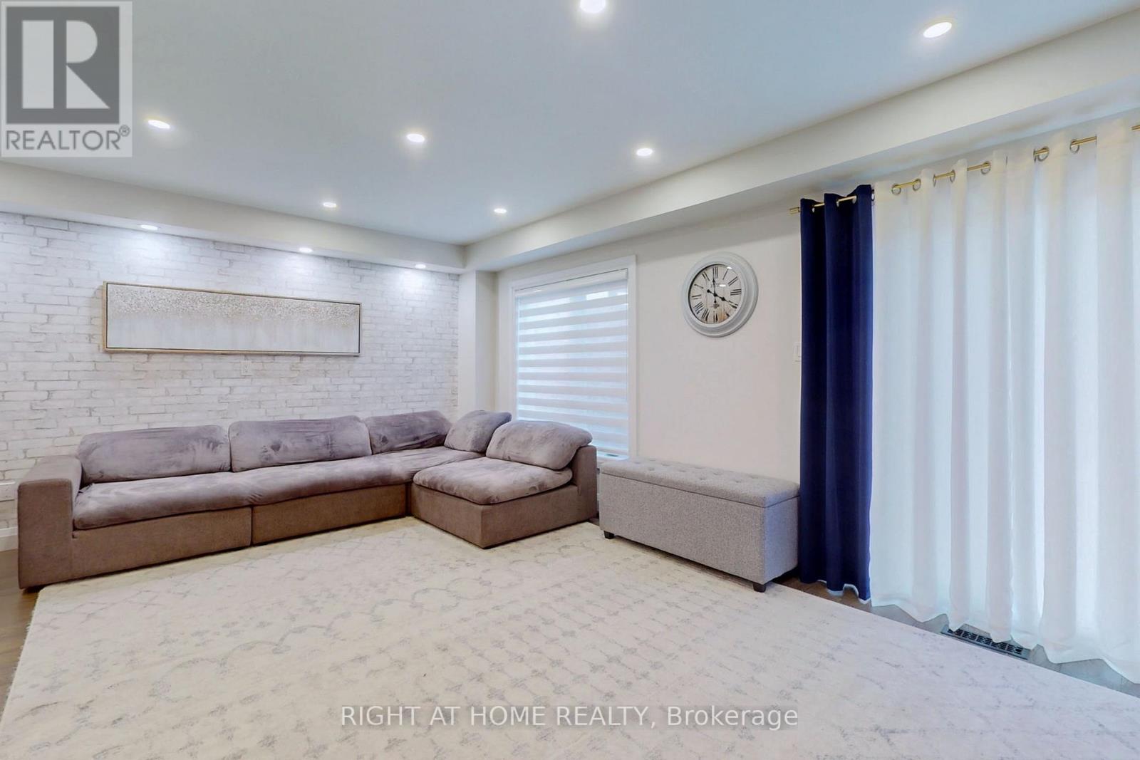 83 BANBROOKE CRES
