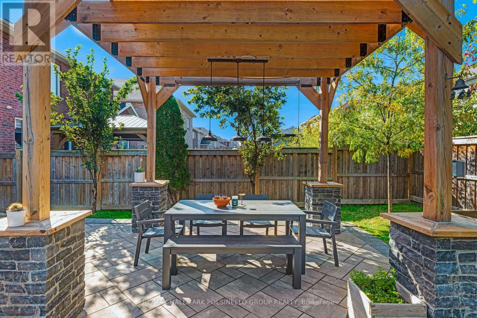 197 HOPKINS CRES
