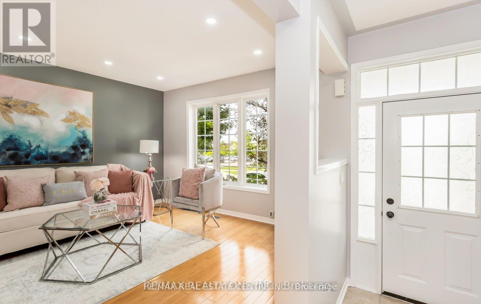 405 HOLLANDVIEW TR